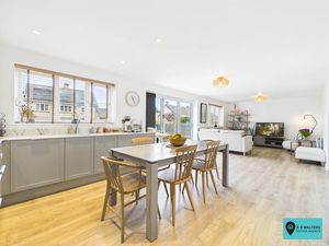 Kitchen/Diner/Family Room- click for photo gallery